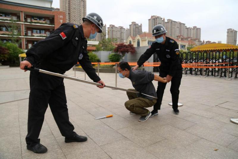 校园防暴演练1.jpg